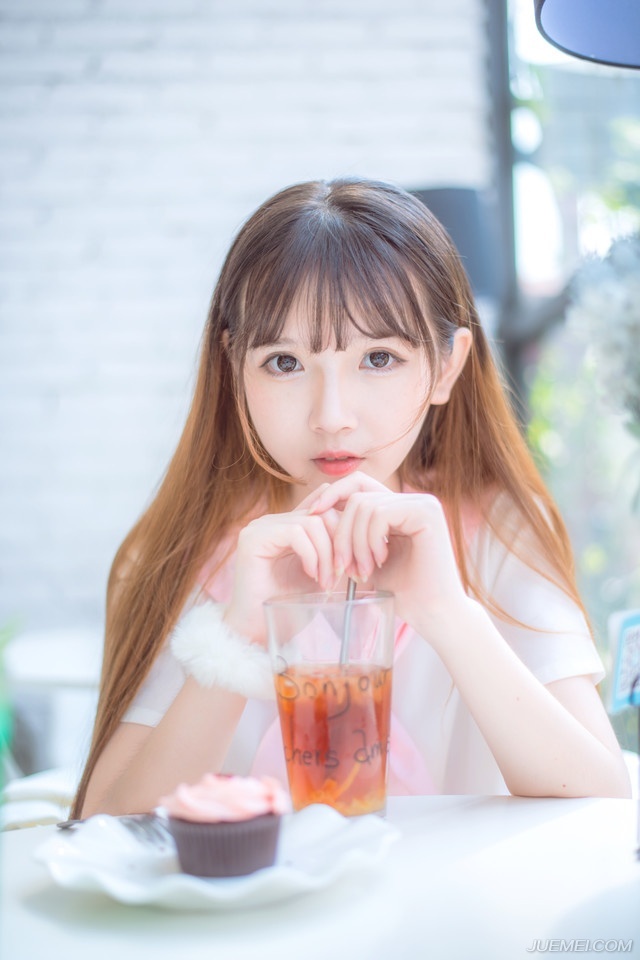友谊，以互相尊重为基础的崇高美好的友谊，深切的同情，对别人的成就决不恶意嫉妒，对自己培养一种集体利益高于一切的意识。